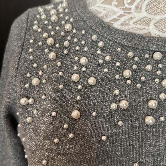 GREAT condition Crown & Ivy pearl embellished sweatshirt grey color size XS - Picture 2 of 5